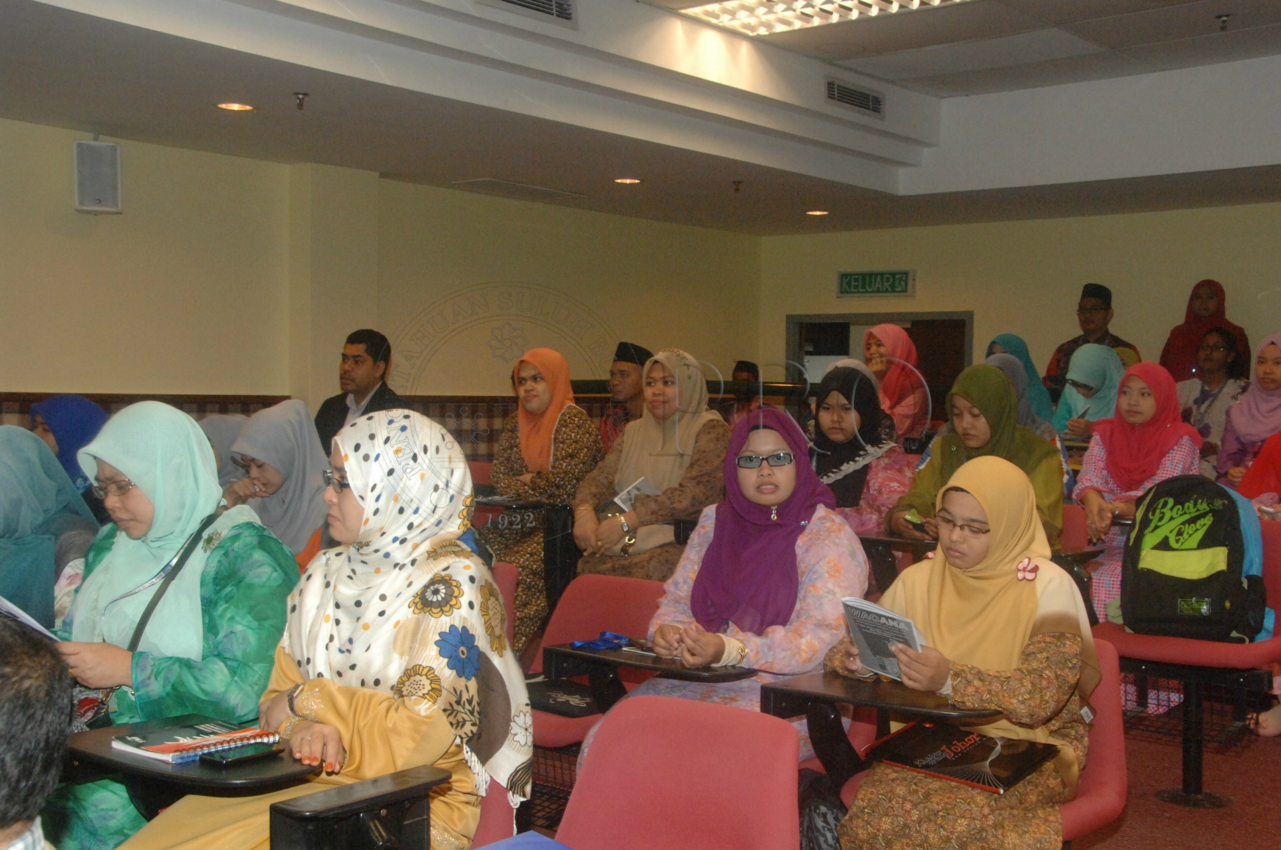 PRO 14 33 WACANA FBA 0140